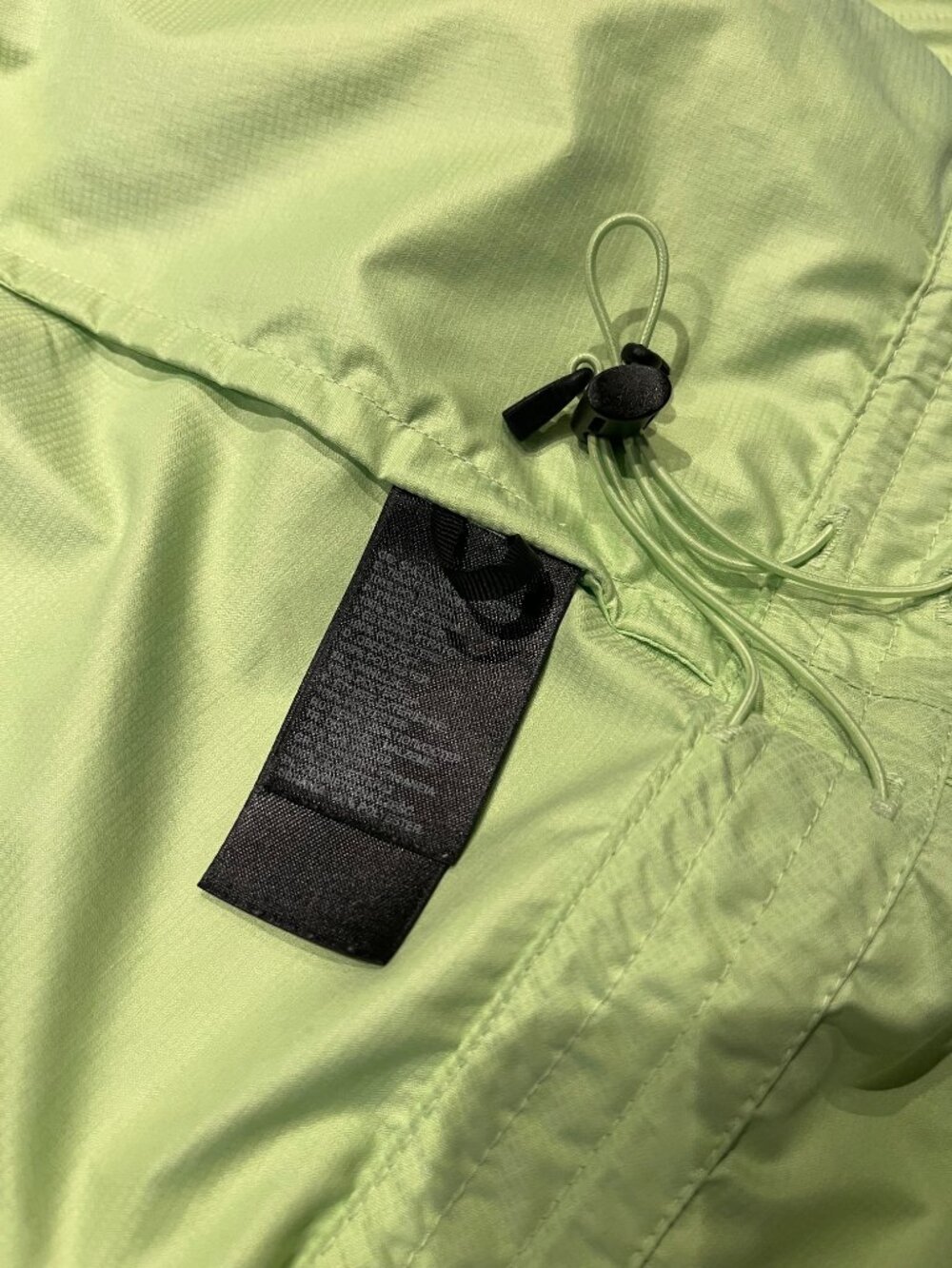 The North Face Women's Lightweight/hooded windbreaker jacket - Small - Picture 6 of 12